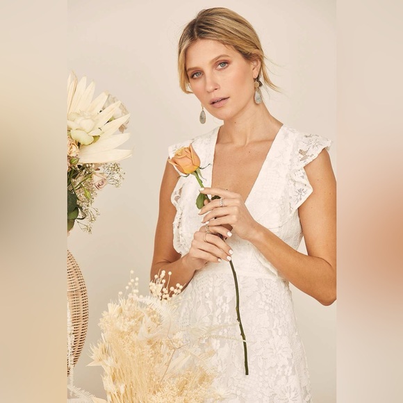 NEW Lulus Molinetto Lace Riffle Tiered Maxi Dress White Bridal Size XS NWT - Picture 2 of 11